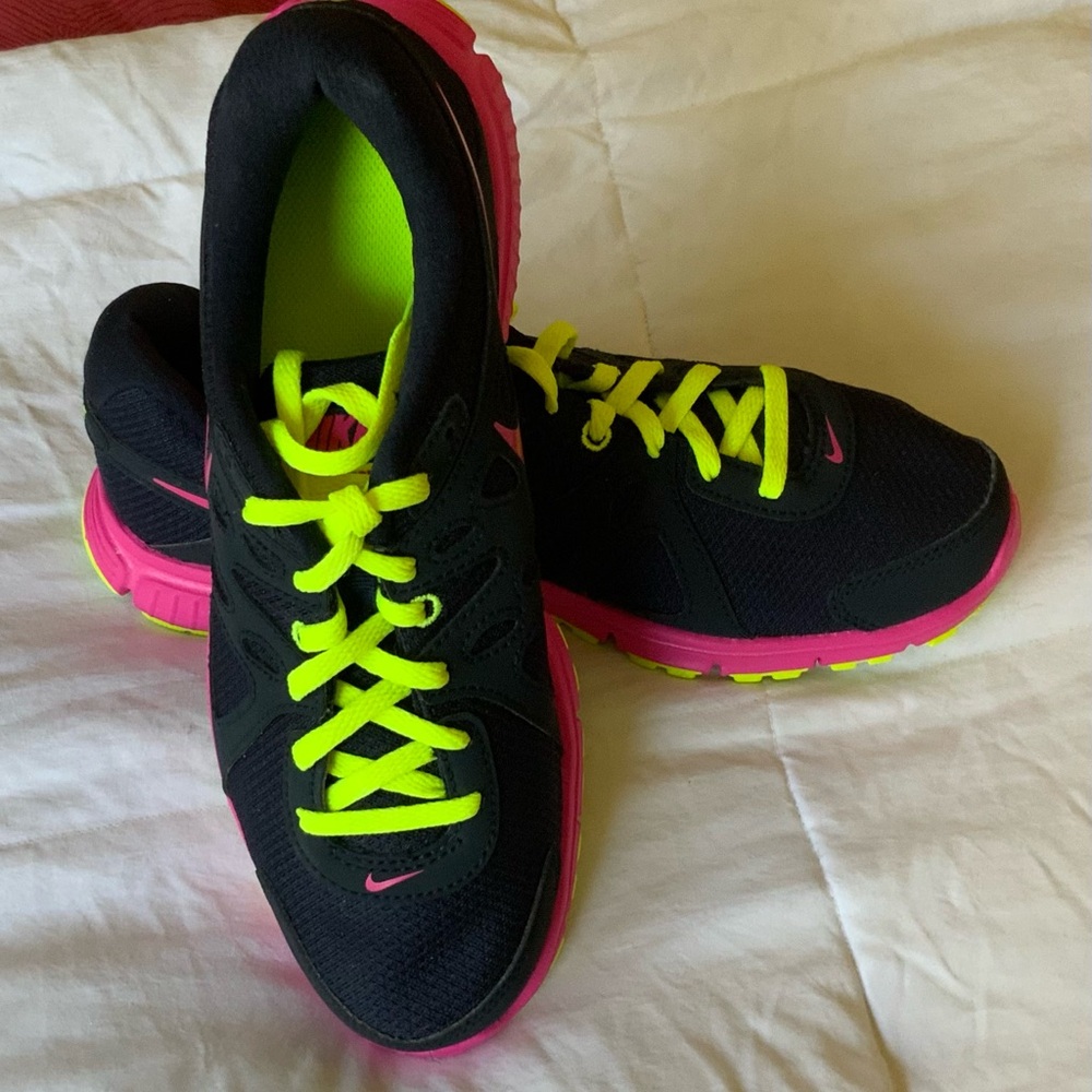 Nike Women's Black and Neon Pink Athletic Shoes